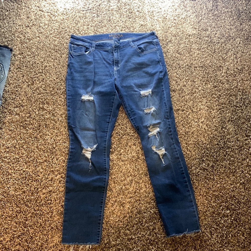 Super cute and stretchy Arizona Skinny Jeans!